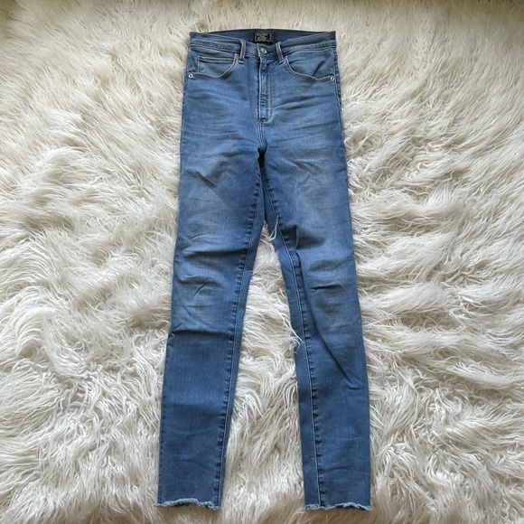 Abercrombie Ultra High Rise Super Skinny Raw‎ Hem Jeans - Picture 1 of 6